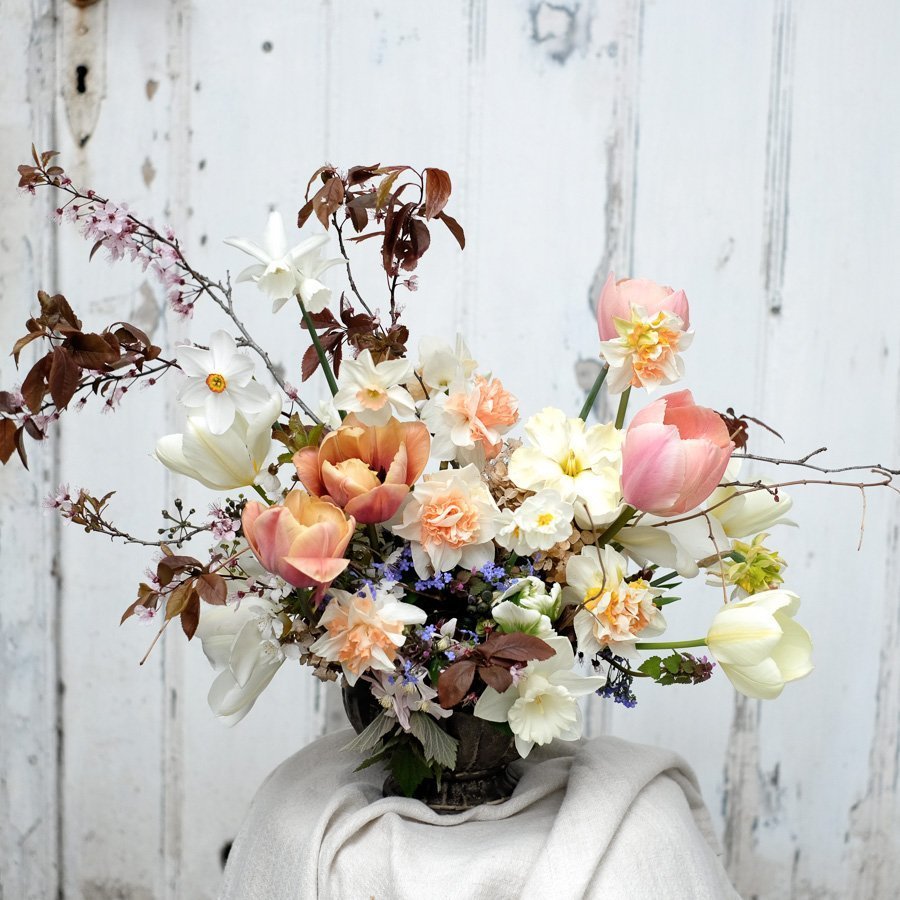 Bouquets mit Tulpen und Narzissen